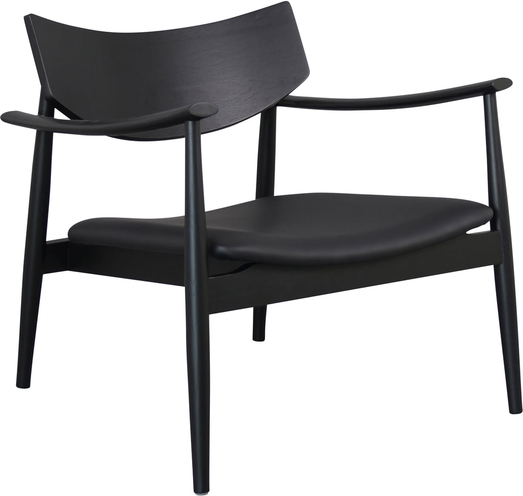 Eagle nojatuoli, musta runko / musta keinonahka: Tyylikäs musta nojatuoli, jossa musta runko. Erinomainen lisä olohuoneeseen tai luku- ja rentoutumiskulmaukseen. Moderni design, mukava istuin.