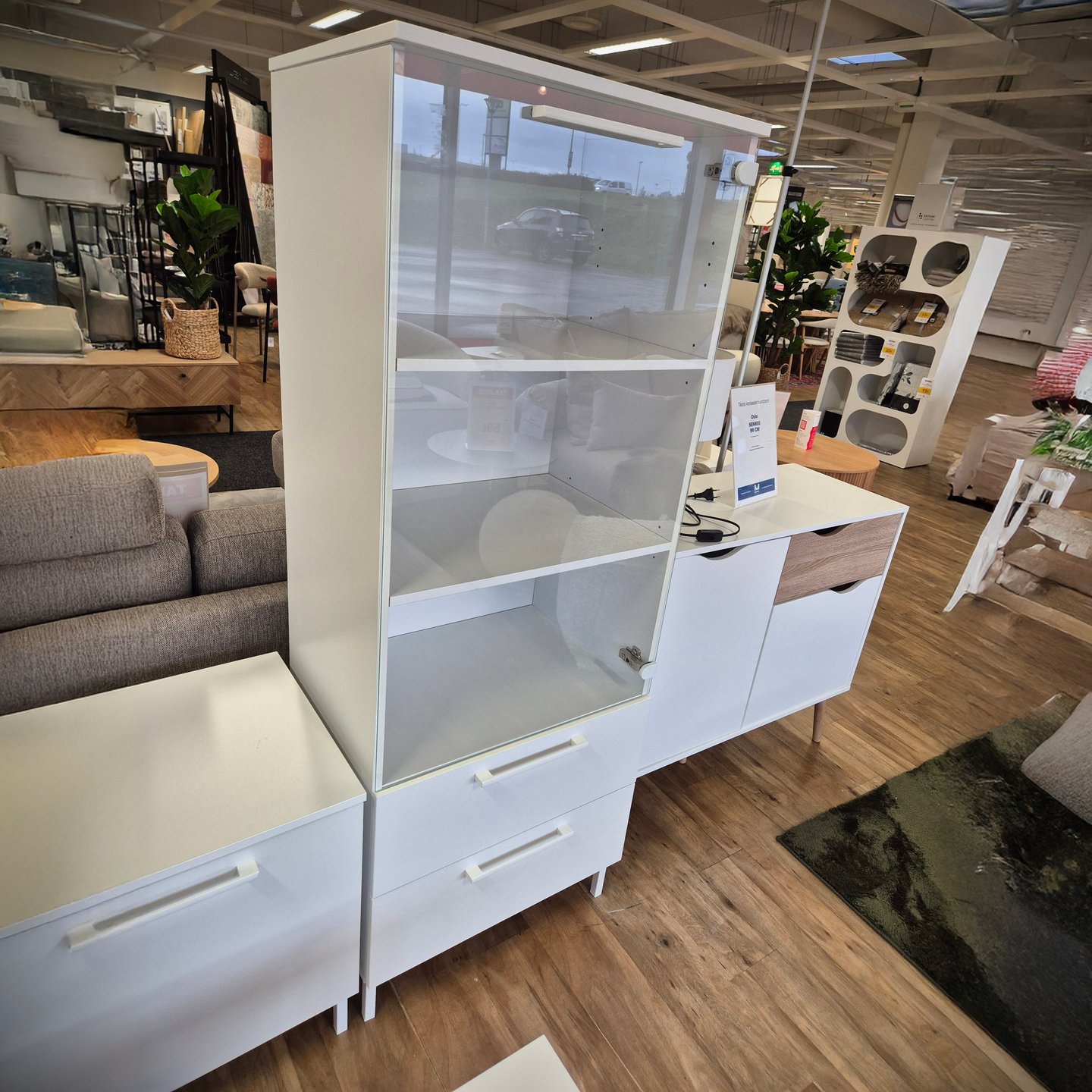 Nauvo vitriini valkoinen