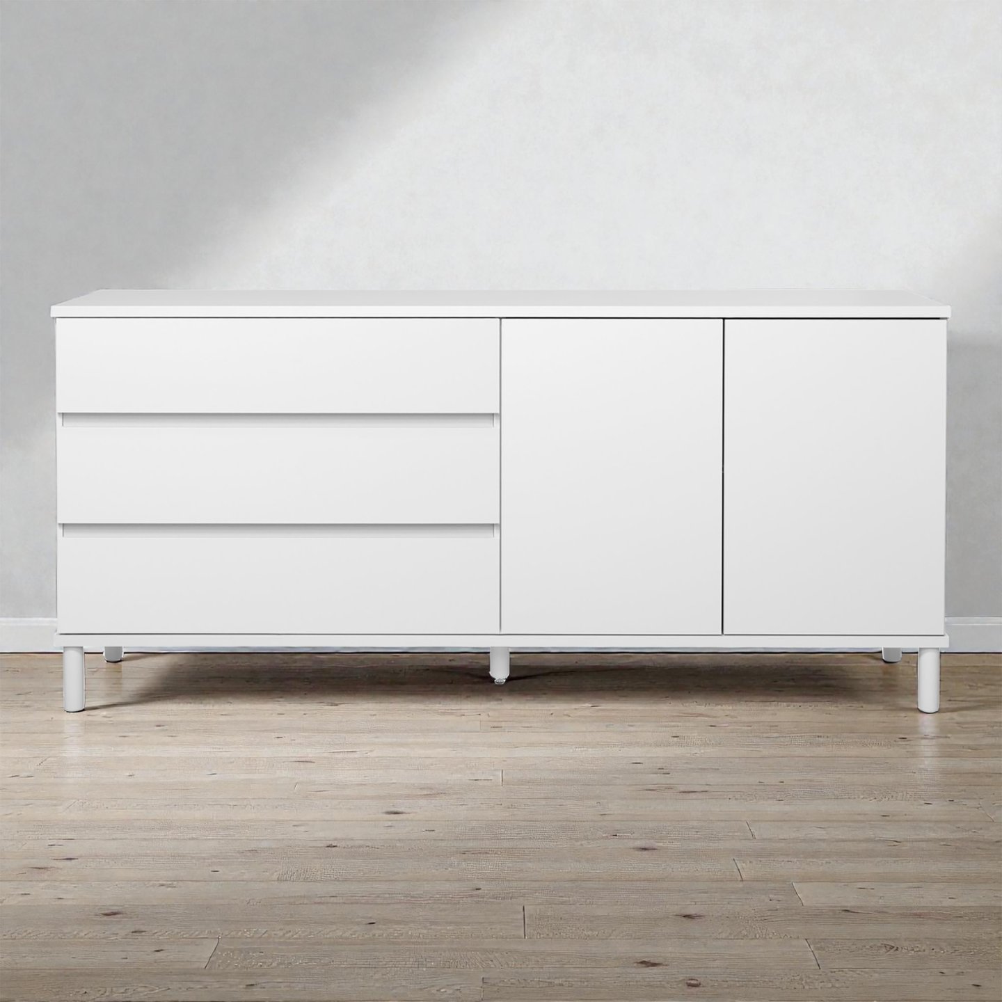 Sata leveä senkki nro 79. 183cm 3ltk vasemmalla + 2 ovea valkoinen, pyöreä jalka