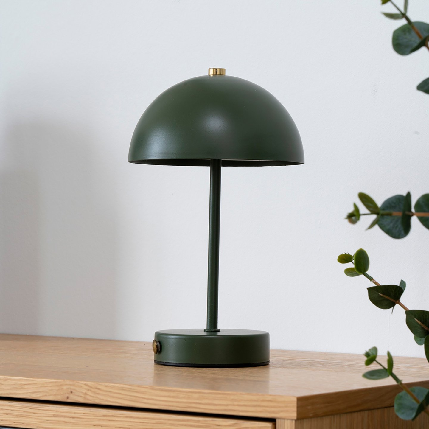 House Nordic Holt LED-pöytävalaisin ladattava, vihreä/messinki