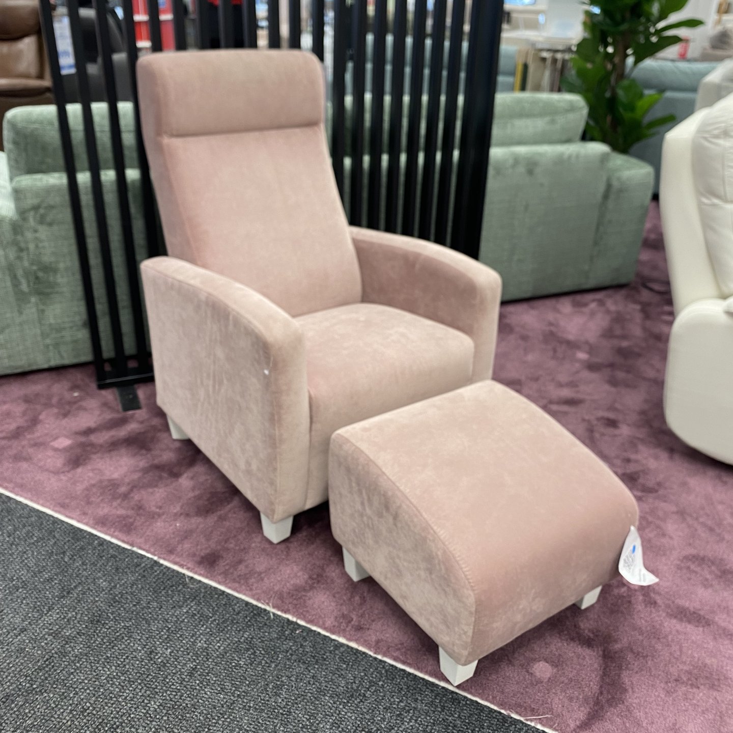 ELINA Nojatuoli ja rahi