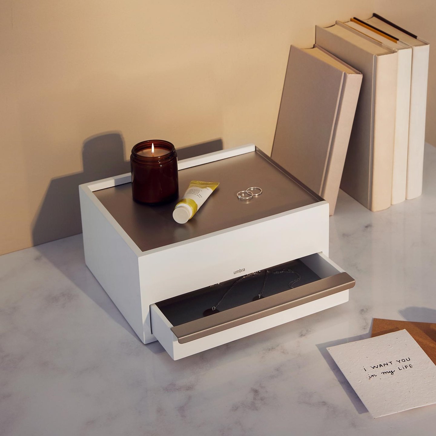 Umbra Stowit korurasia valkoinen