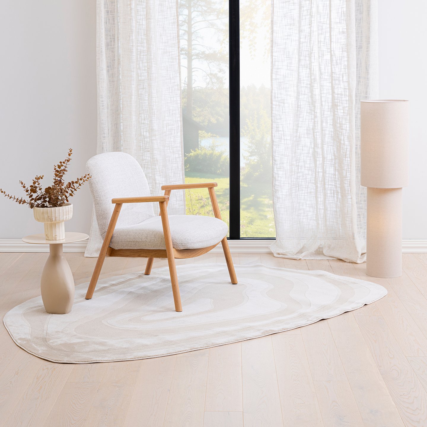 N&L Mille lepotuoli, beige verhoilu, natural tammen värinen runko