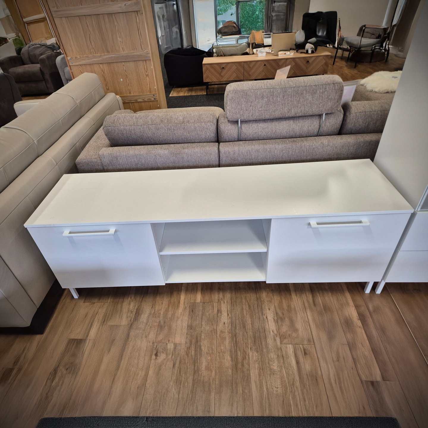 Nauvo tv taso 166cm valkoinen Kotimainen Nauvon 166cm tv-taso Hiipakalta.