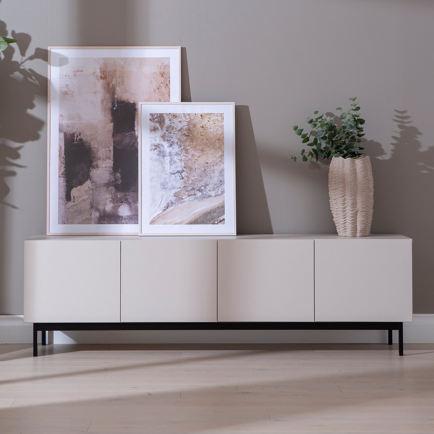 Lakeus taso nro 2. 197 cm taso nro 2. greige, metallinen jalkasokkeli