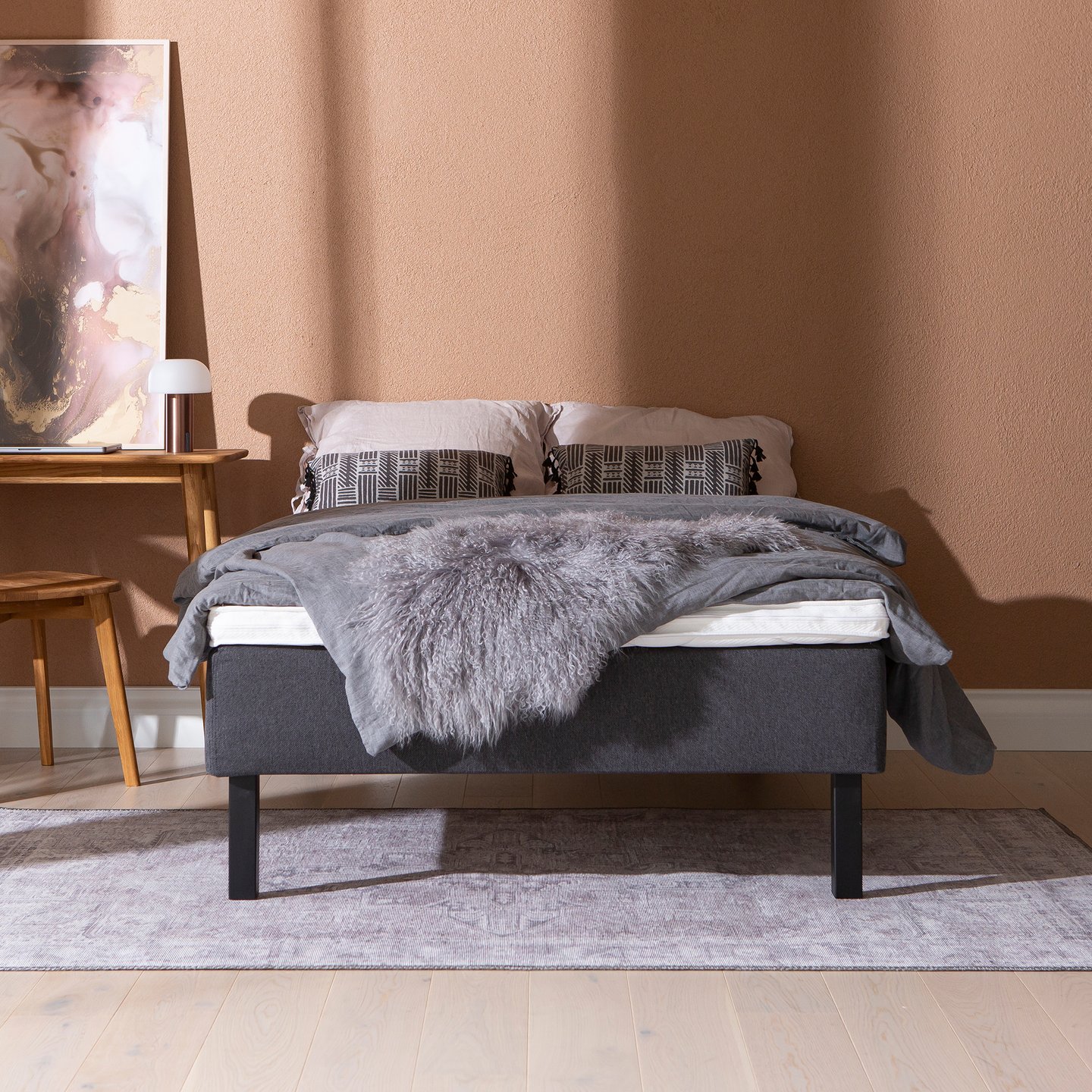 Uni runkopatja 120x200, inari 96 antrasiitti: Runkopatja 120 cm leveä, ergonominen ja kestävä. Sopii täydellisesti makuuhuoneeseen. Tarjoaa mukavuutta ja tukea parempaan uneen.