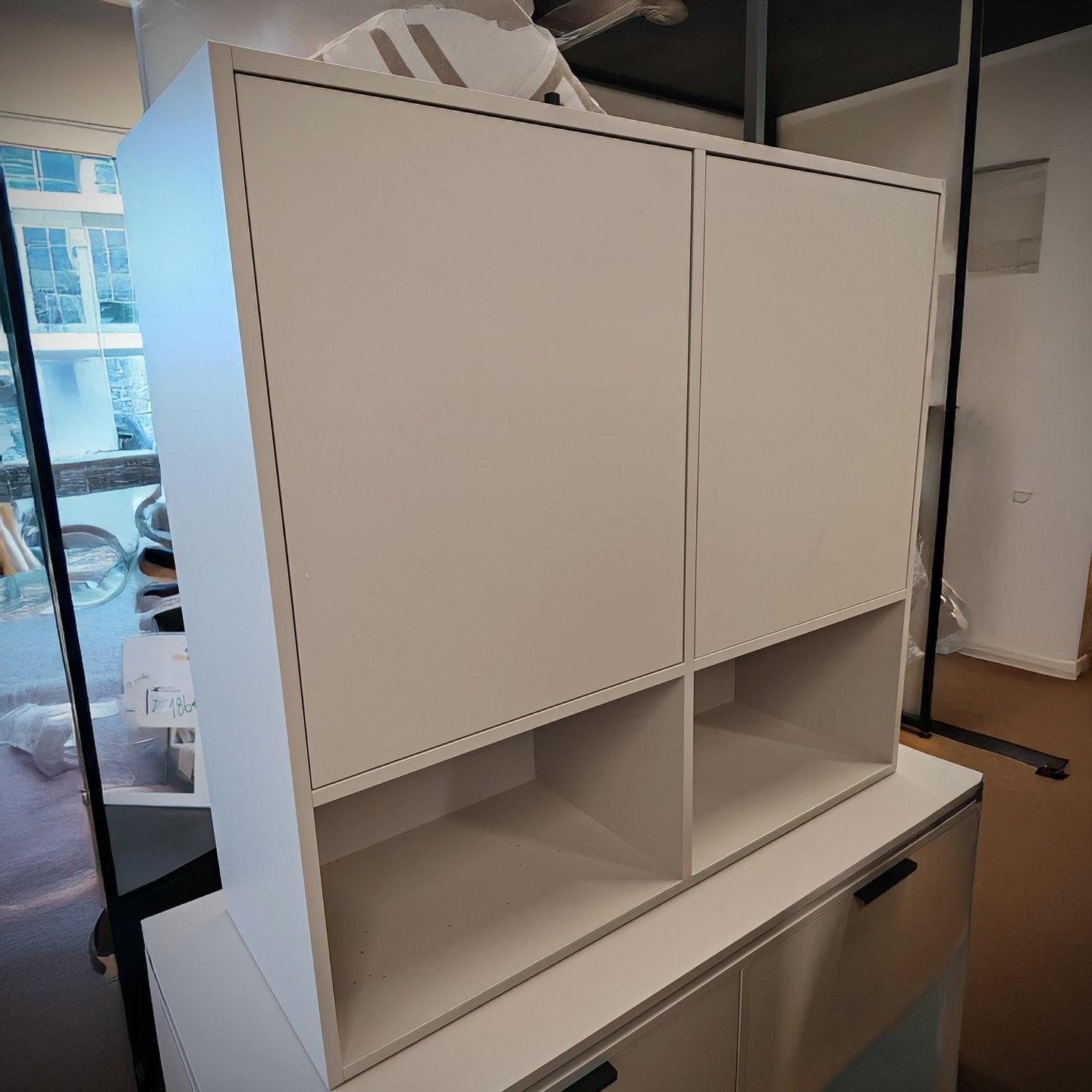 Muoto Mitta Kaappi naulakoilla