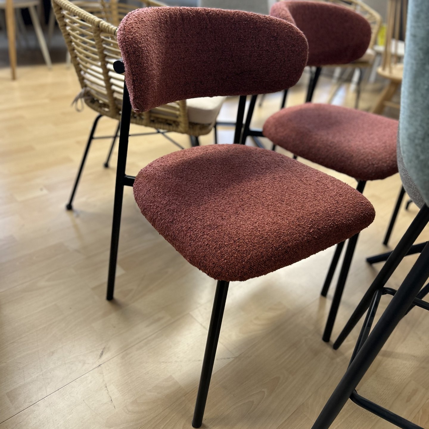 Bow Ruokatuoli punainen