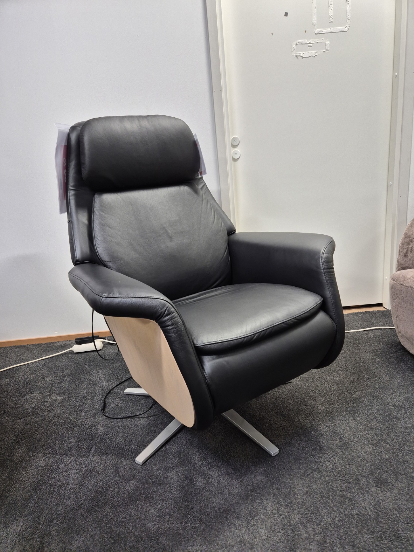 Stressless® Sam Nojatuoli musta, lämmitys ja hierontatoiminnolla
