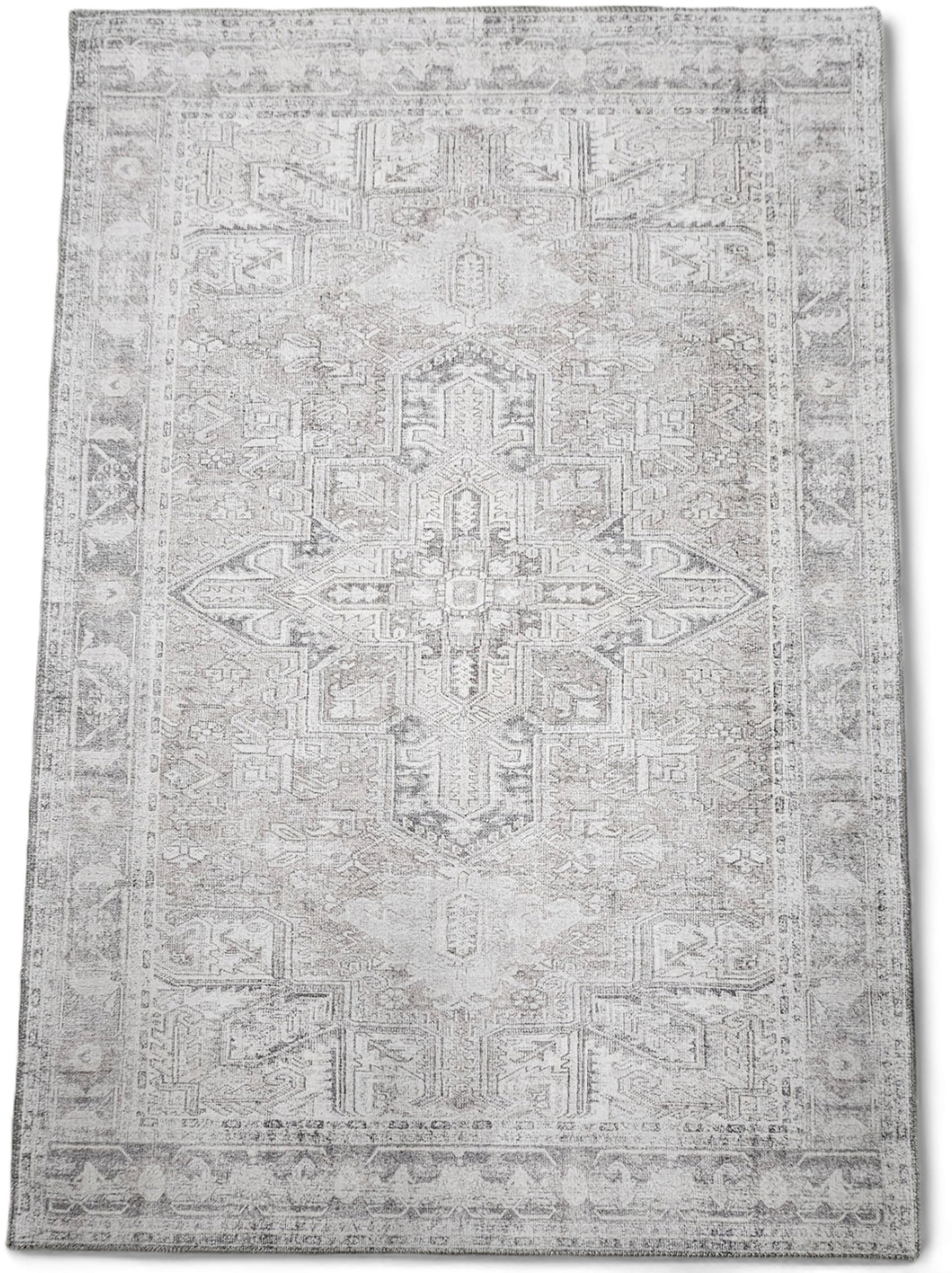 Dozza matto 160x230 cm: Tyylikäs harmaa polypropeenimatto, kestävä ja helppohoitoinen. Täydellinen olohuoneeseen, makuuhuoneeseen tai eteiseen.