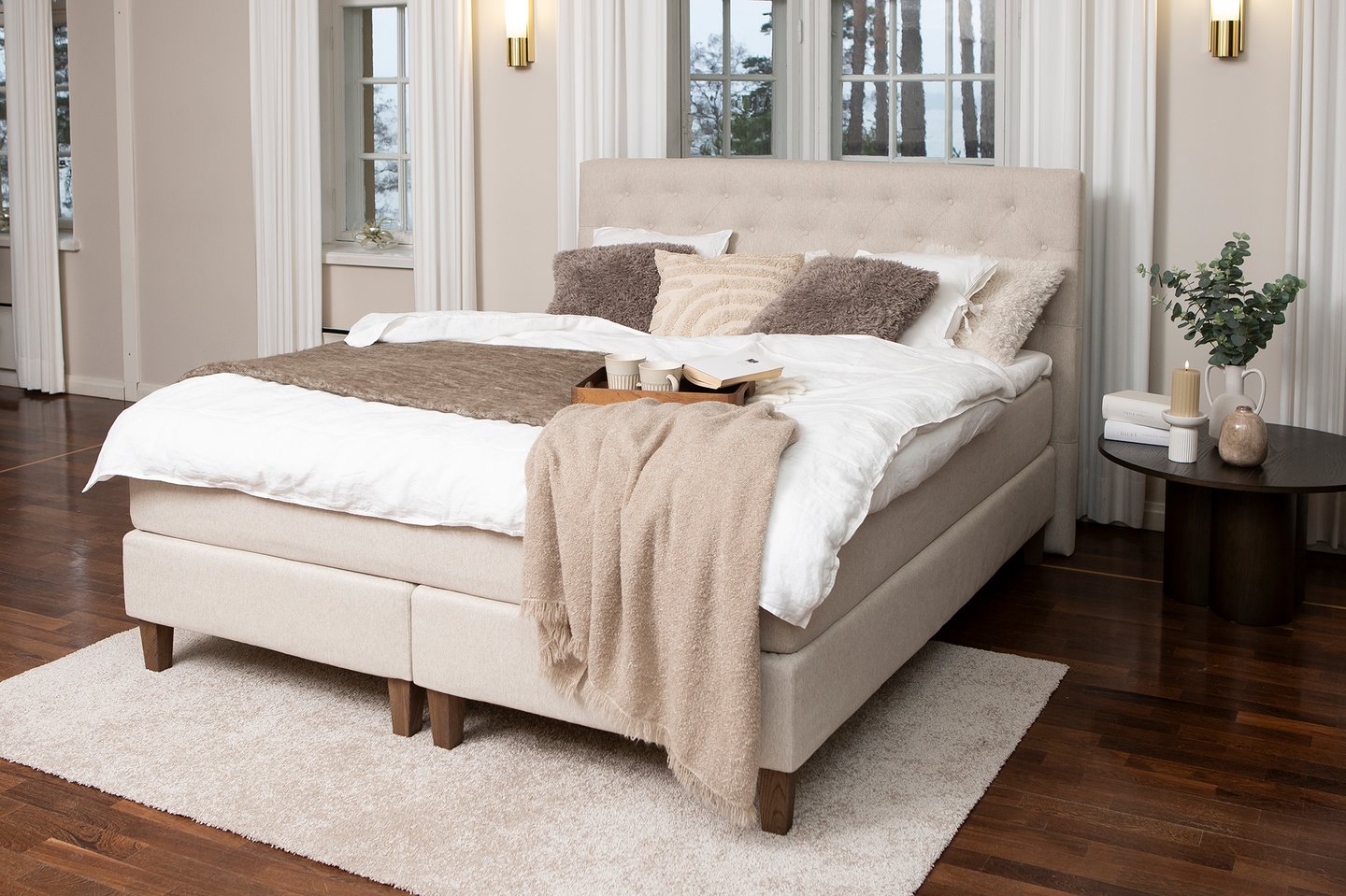 Moon Gold jenkkisänky 160x200, visco, Primo 05 beige: Mukava ja tyylikäs 160 cm leveä jenkkisänky, jossa viskoelastinen patja. Täydellinen makuuhuoneeseen, luo rauhallisen ja laadukkaan nukkumisympäristön.