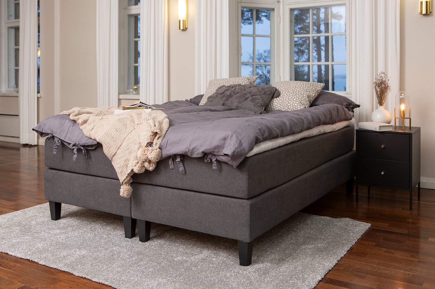 Moon Gold jenkkisänky 160x200, visco, Primo 96 antrasiitti: Tyylikäs 160 cm leveä jenkkisänky, jossa laadukas pocket-jousitus. Sopii moderniin makuuhuoneeseen, tarjoaa mukavuutta ja tukea.