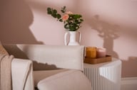 Gabriel lepotuoli sähkömekanismilla beige: Tyylikäs beige recliner-nojatuoli sähkömekanismilla, täydellinen olohuoneeseen. Mukautuva ja ergonominen, tarjoaa rentoutumisen.