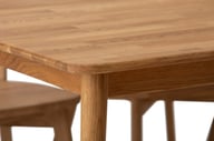 Ekholm & Ekholmen ruokailuryhmä 180x90 kuudelle, öljytty tammi: Tyylikäs Ekholm ruokailuryhmä kuudelle, öljytty tammi, 180x90 cm. Täydellinen ruokailutilaan moderniin sisustukseen. Kestävä ja kaunis valinta!