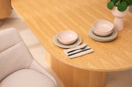 Rotondo ruokapöytä 200x110 saarni: Tyylikäs Dynamic ruokapöytä kuudelle, moderni muotoilu, kestävä materiaali. Sopii täydellisesti ruokailutilaan tai avokeittiöön.