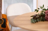 Rotondo & Saga ruokailuryhmä pyöreä 120 cm neljälle. Natural saarni pöytä / beige tuoli: Tyylikäs pyöreä ruokailuryhmä neljälle, jossa luonnollinen saarnipöytä ja beige tuoli. Täydellinen ruokailutilan keskipisteeksi!