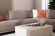 Portland Kulmasohva 2K3, beige: Moderni kulmasohva Portland, muokattava beige sisustukseen. Täydellinen olohuoneeseen, tarjoaa mukavuutta ja tyyliä.