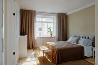 Bartha pöytävalaisin kerma / beige: Tyylikäs beige pöytävalaisin, joka luo lämpimän tunnelman. Sopii erinomaisesti olohuoneeseen tai työpöydälle. Etsitkö sisustukseen modernia valaisinta?