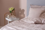 Sense Premium moottorijenkkisänky 160x200 vaaleanharmaa, petauspatjalla ja päädyllä: Moottorisänky 160 cm leveä, vaaleanharmaa. Mukautuva ja ergonominen nukkumismukavuus makuuhuoneeseen. Säädettävä pää- ja jalkatuki.