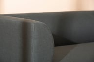 Biel 3-istuttava sohva vihreä: Tyylikäs 3-istuttava sohva, vihreä verhoilu, moderni muotoilu. Täydellinen olohuoneeseen, tuo mukavuutta ja eleganssia.