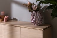 Pikkukuva: Lakeus senkki nro 5. 148 cm tuplakannella vaalea tammi, metallinen jalkasokkeli