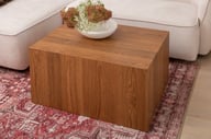 Reef sohvapöytä 80x60 american walnut: Tyylikäs Reef-sohvapöytä, jossa amerikkalainen pähkinäviilu. Sopii täydellisesti olohuoneen säilytysalustaksi ja sisustuselementiksi.