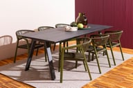 Messina & Elegance ruokailuryhmä 220x100 kuudelle: Tyylikäs Messina ruokailuryhmä ulos, musta 220x100 cm pöytä ja 6 pinottavaa Elegance-tuolia. Erinomainen valinta terassille tai puutarhaan.