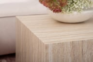 Reef sohvapöytä 80x60 beige: Tyylikäs beige travertinosohvapöytä, joka tuo modernia ilmettä olohuoneeseen. Erinomainen säilytysratkaisu, täydellinen yhdistelmä käytännöllisyyttä ja estetiikkaa.