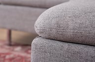Lotti 3-istuttava divaanisohva, harmaa: Tyylikäs harmaa 3-istuttava divaanisohva, jossa moderni muotoilu ja mukava istuin. Sopii täydellisesti olohuoneeseen tai rentoutumisnurkkaan.