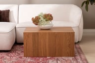 Reef sohvapöytä 80x60 american walnut: Tyylikäs Reef-sohvapöytä, jossa amerikkalainen pähkinäviilu. Sopii täydellisesti olohuoneen säilytysalustaksi ja sisustuselementiksi.