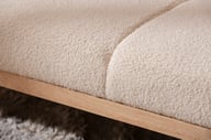 Cottage vuodesohva beige: Tyylikäs vuodesohva beige buklee-kankaalla, täydellinen olohuoneeseen. Muunneltava ja mukava, tarjoaa lisävuodepaikan vieraille.