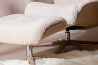 Pikkukuva: Astra Wood tuoli+rahi, vakiokoko. Oak Sanded, Star-jalka puu B2, alu kirkas Oak Sanded, Sheepskin Moonlight