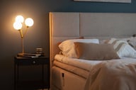 Dream Best moottorijenkkisänky 180x210 beige, petauspatjalla ja päädyllä: Moottorisänky, leveys 180 cm, dynaaminen ja mukautuva. Täydellinen makuuhuoneeseen, tarjoaa optimaalista mukavuutta ja tukea.