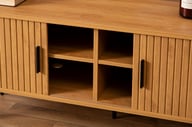 Pikkukuva: Pihla tv-taso 150x40x55cm​, tammen värinen melamiini / mustat jalat