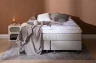 Sense jenkkisänky 160x200 cm, pocket, vaaleanharmaa (sis. Sense-petauspatja): Mukava ja tyylikäs 160 cm leveä jenkkisänky, jossa pocket-jousitus takaa erinomaisen mukavuuden. Sopii moderniin makuuhuoneeseen.