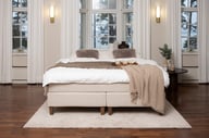 Moon Gold jenkkisänky 200x200, visco, Primo 05 beige: Korkealaatuinen jenkkisänky, 180x200 cm, pocket-jousitus, tyylikkäät jalat ja beige verhoilu. Täydellinen makuuhuoneen sisustukseen!