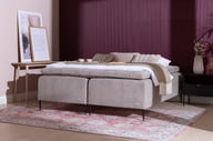 Dual runkopatjasetti 160x200 cm hiekka (sis. petauspatja): Dynaaminen runkopatjasetti, 160 cm leveä, tarjoaa erinomaisen mukavuuden ja tukea makuuhuoneeseen. Innovatiivinen rakenne takaa laadukkaan unen.