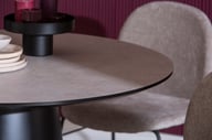 Sophie ruokailuryhmä pyöreä 120cm neljälle: Sophie pyöreä ruokailuryhmä neljälle, beige-musta. Tyylikäs ja moderni ruokapöytä täydentää ruokailutilan. Sopii erinomaisesti niin arkeen kuin juhliin.