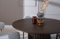 Metz & Niela pyöreä ruokailuryhmä neljälle, smoked-tammi
