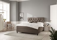 Wonderland Scala jenkkisänky 180x200: Laadukas 180 cm leveä jenkkisänky, jossa premium Hyperflex-petauspatja. Tyylikäs tumma ruskea väri, moderni muotoilu. Mukava makuuhuoneeseen!