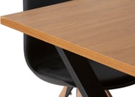 Cenni & Concept Oak ruokailuryhmä 190x90 kuudelle: Tyylikäs ruokapöytä kuudelle, tammen sävyinen melamiini, mustat jalat. Sopii moderniin ruokailutilaan tai keittiöön. Kestävä ja helppohoitoinen.