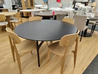 Colton & Casetti Ruokailuryhmä 1+4, pöydän halkaisija 135cm