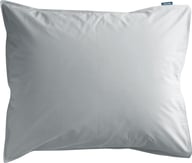 Familon Percale tyynyliina harmaa 55x65 cm: Harmaa percale-tyynyliina, koko 55x65 cm, tuo makuuhuoneeseen raikasta ilmettä ja mukavuutta. Laadukas materiaali takaa miellyttävän unen.