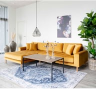 House Nordic Lido divaanisohva vasen, keltainen: Tyylikäs keltainen divaanisohva, joka tuo väriä olohuoneeseen. Erinomainen mukavuus ja moderni muotoilu. Sopii täydellisesti rentoutumiseen ja sisustukseen.