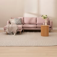 Pikkukuva: Copenhagen Scandic 3-istuttava divaanisohva (vasen) rosa / tammijalat