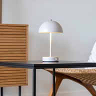 Pikkukuva: House Nordic Holt LED-pöytävalaisin ladattava, valkoinen/teräs