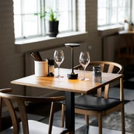 Pikkukuva: House Nordic Lyneham pöytävalaisin, musta