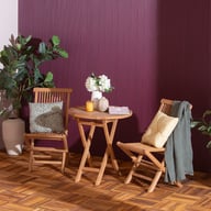 Malibu parvekeryhmä (1+2): Tyylikäs pyöreä Malibu-pöytä (70 cm) ja taittuvat teak-tuolit, täydellinen ruokailuryhmä parvekkeelle tai terassille. Kätevä, tilaa säästävä ratkaisu ulkoilmaelämään.