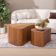 Island sarjapöytä 90x60x40 + 60x40x33 american walnut: Tyylikäs sohvapöytä, joka yhdistää käytännöllisyyden ja estetiikan. Sopii täydellisesti olohuoneen säilytykseen ja sisustukseen.
