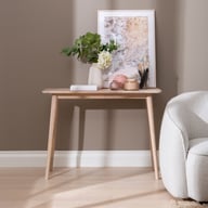 Ekholm työpöytä 100x40cm, nordic tammi: Työpöytä öljytystä tammesta, koko 100x40 cm. Tyylikäs ja kompakti ratkaisu toimistoon tai eteiseen. Erinomainen valinta työskentelyyn tai säilytykseen.